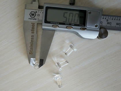 The outer diameter of the upper end of a glass light guide measured with vernier caliper is 5 mm.
