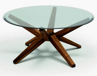 Une table est faite de panneau de verre et de support en bois.
