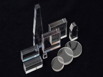 Différentes formes de plaques de guidage de lumière en verre comme ronde, carrée, rectangulaire, prismatique et ainsi de suite.