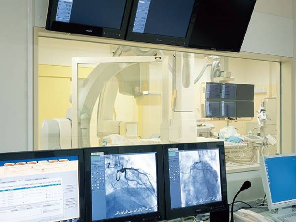 The angiography room is equipped with radiation shielding glass as the viewing window